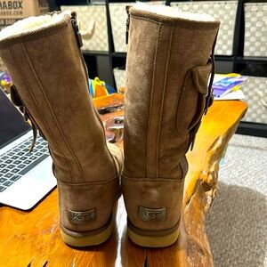 Really nice soft and warm but high-quality make from leather.